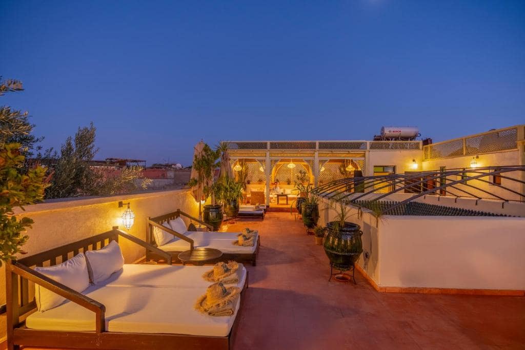 La terrasse sur les toits, à l'heure bleue