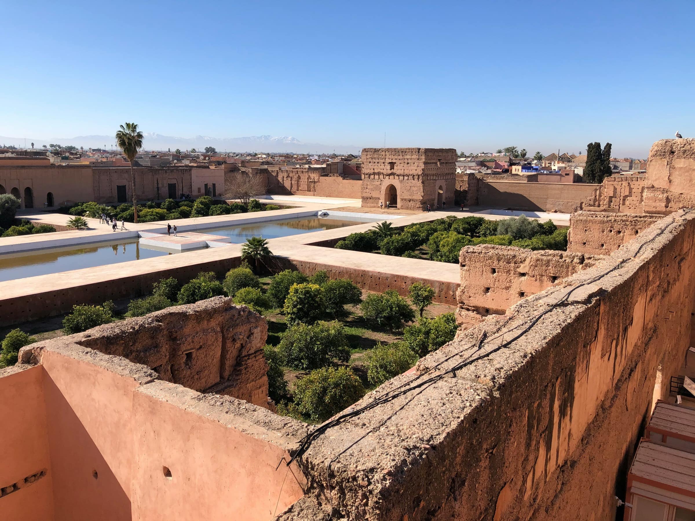La grande cour et son bassin, vus des terrasses