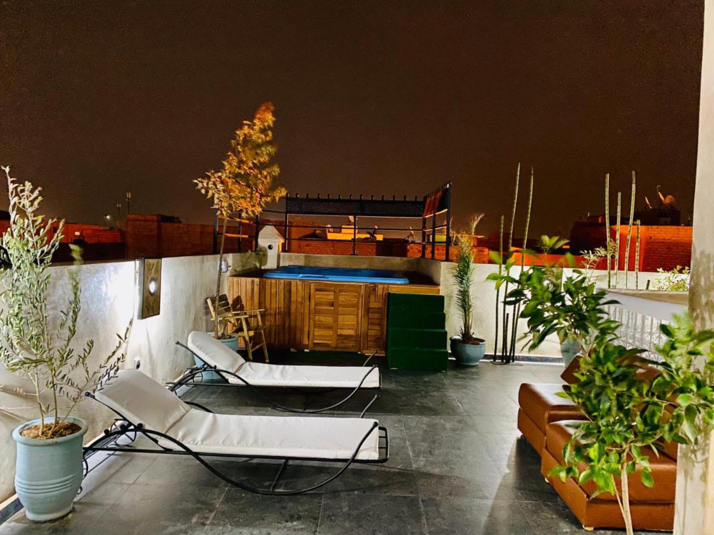 La terrasse et son jacuzzi, sur les toits du Mellah