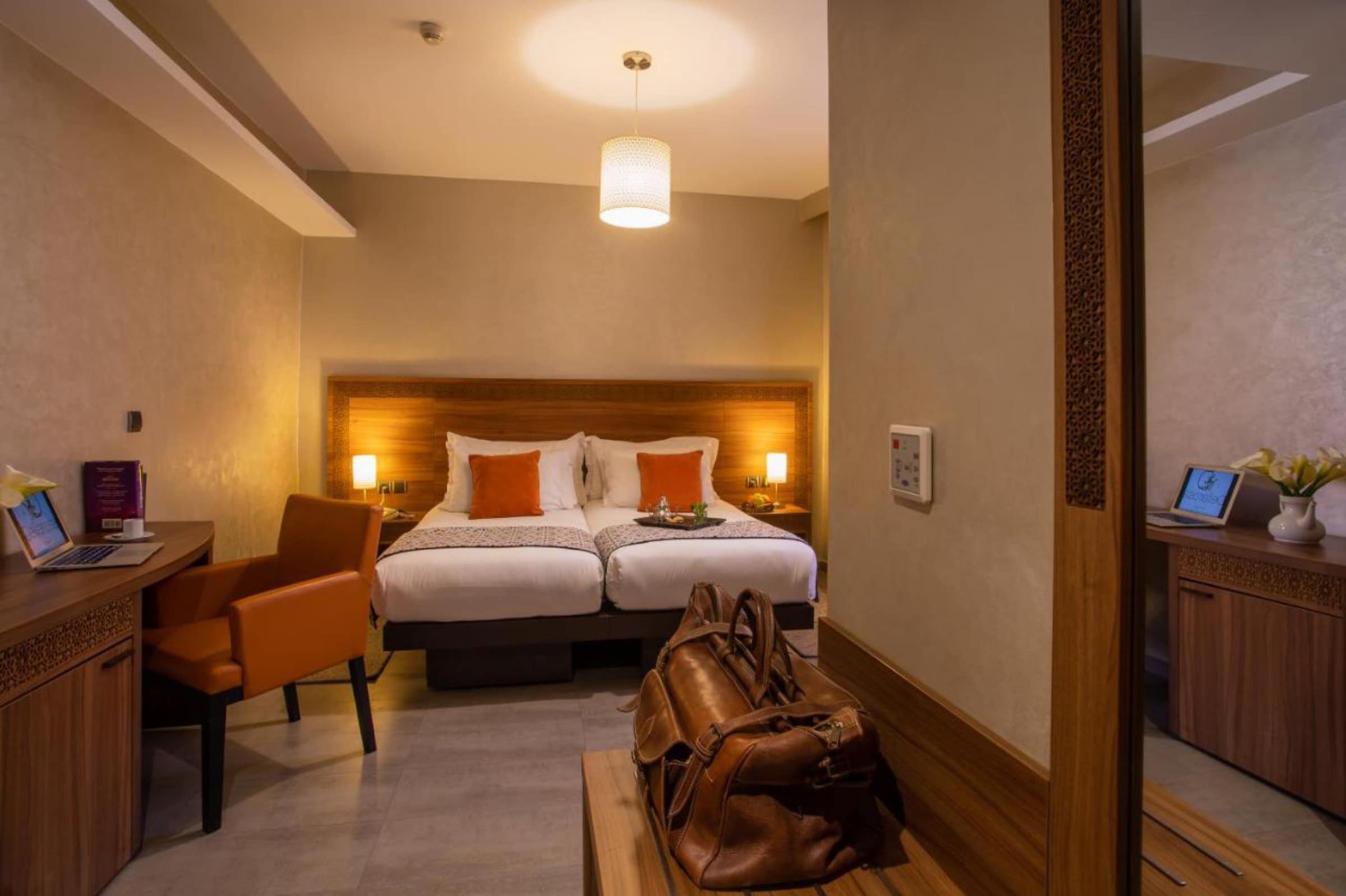 Une chambre en tadelakt, touches orangées