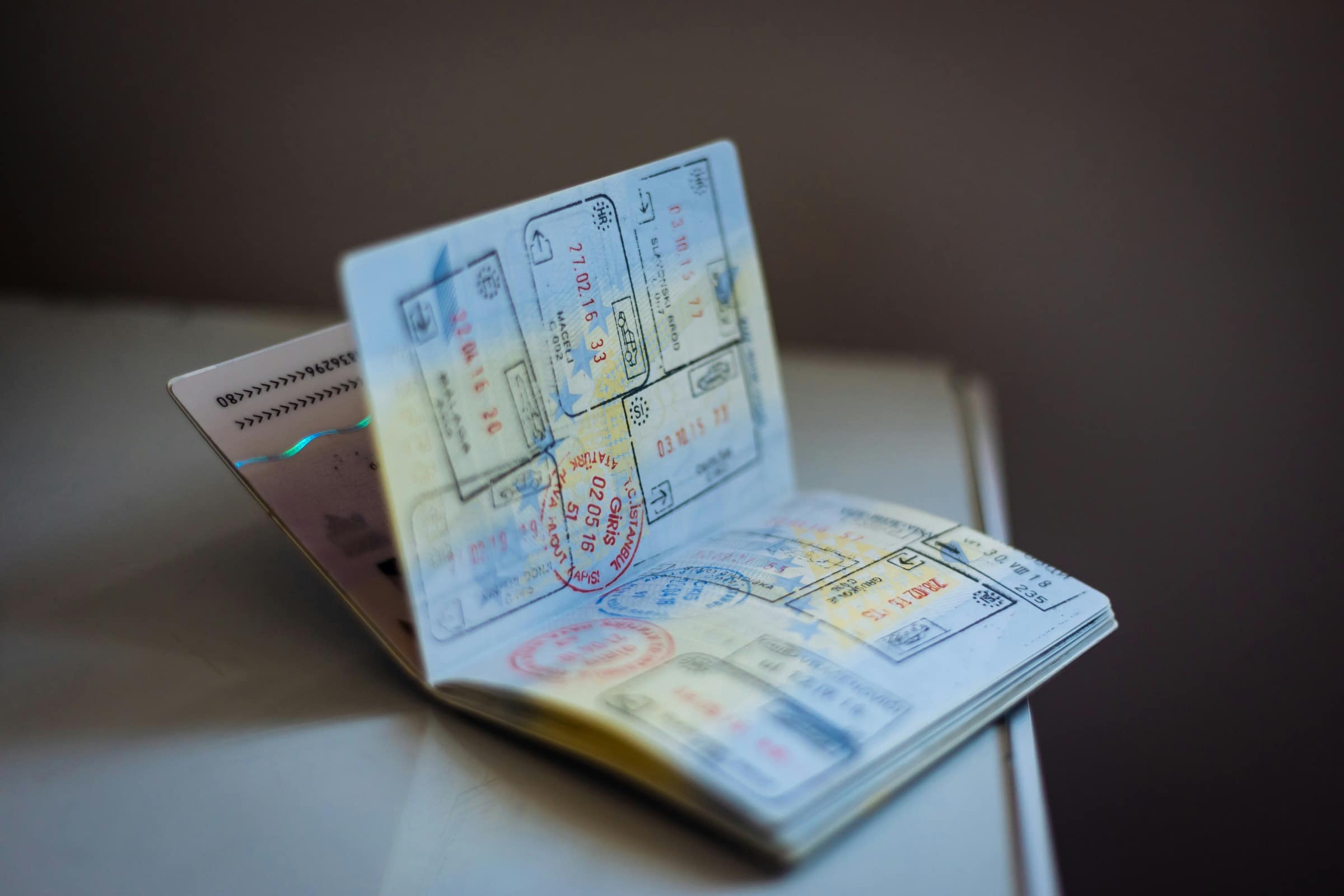 Tampons d'entrée sur un passeport