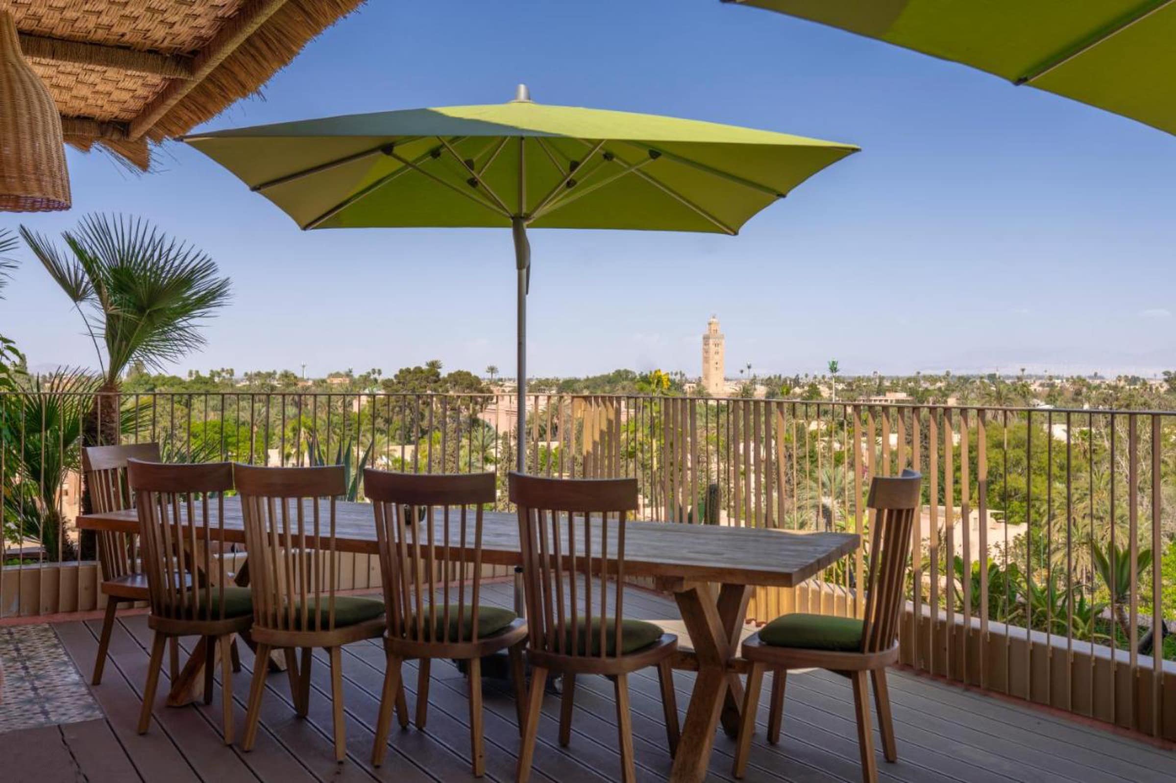 La terrasse et sa vue sur les palmeraies et la Koutoubia