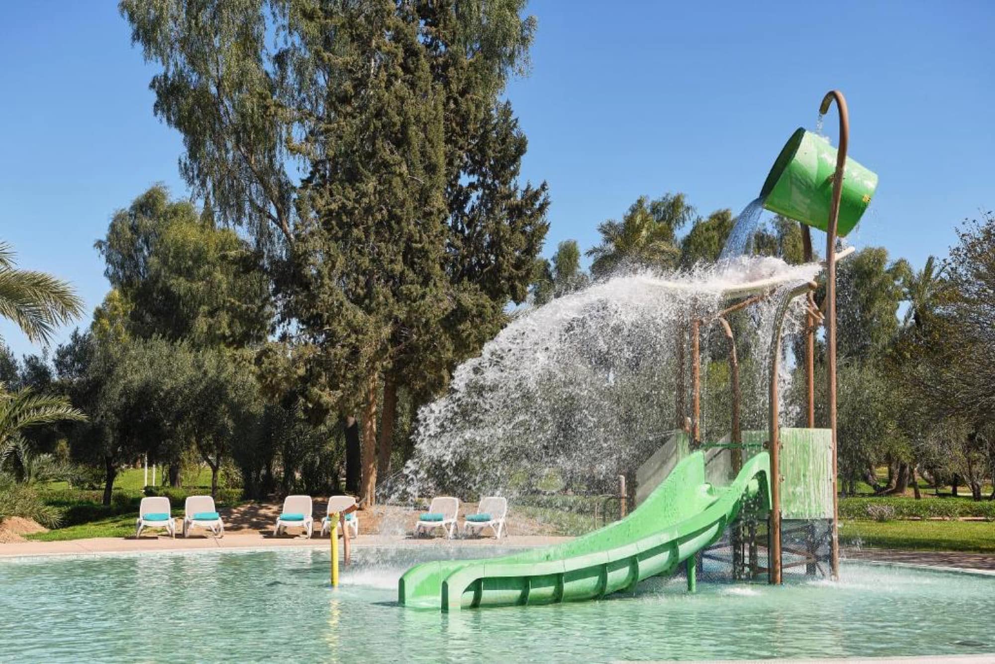 Le parc aquatique et ses toboggans pour enfants