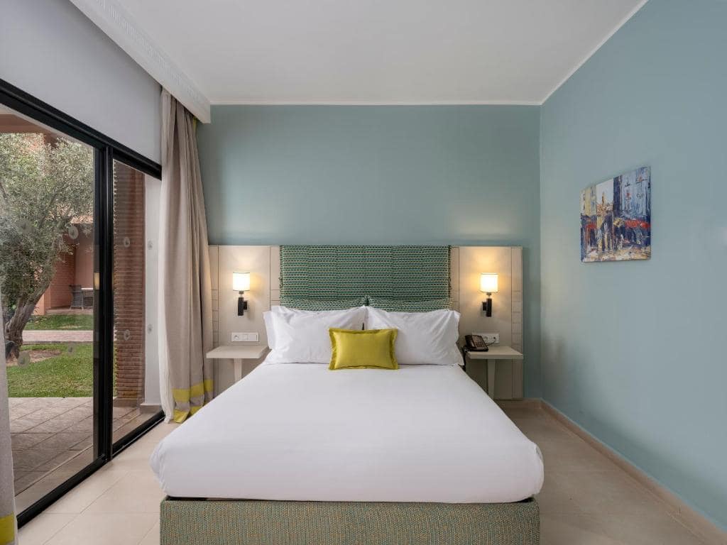 Une chambre ouverte sur le jardin