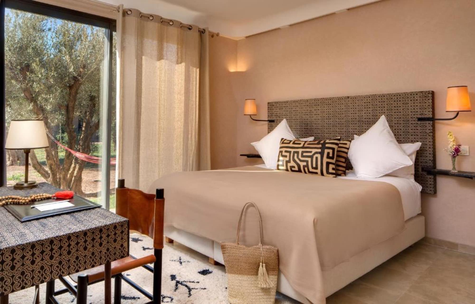 Une chambre ouverte sur les oliviers