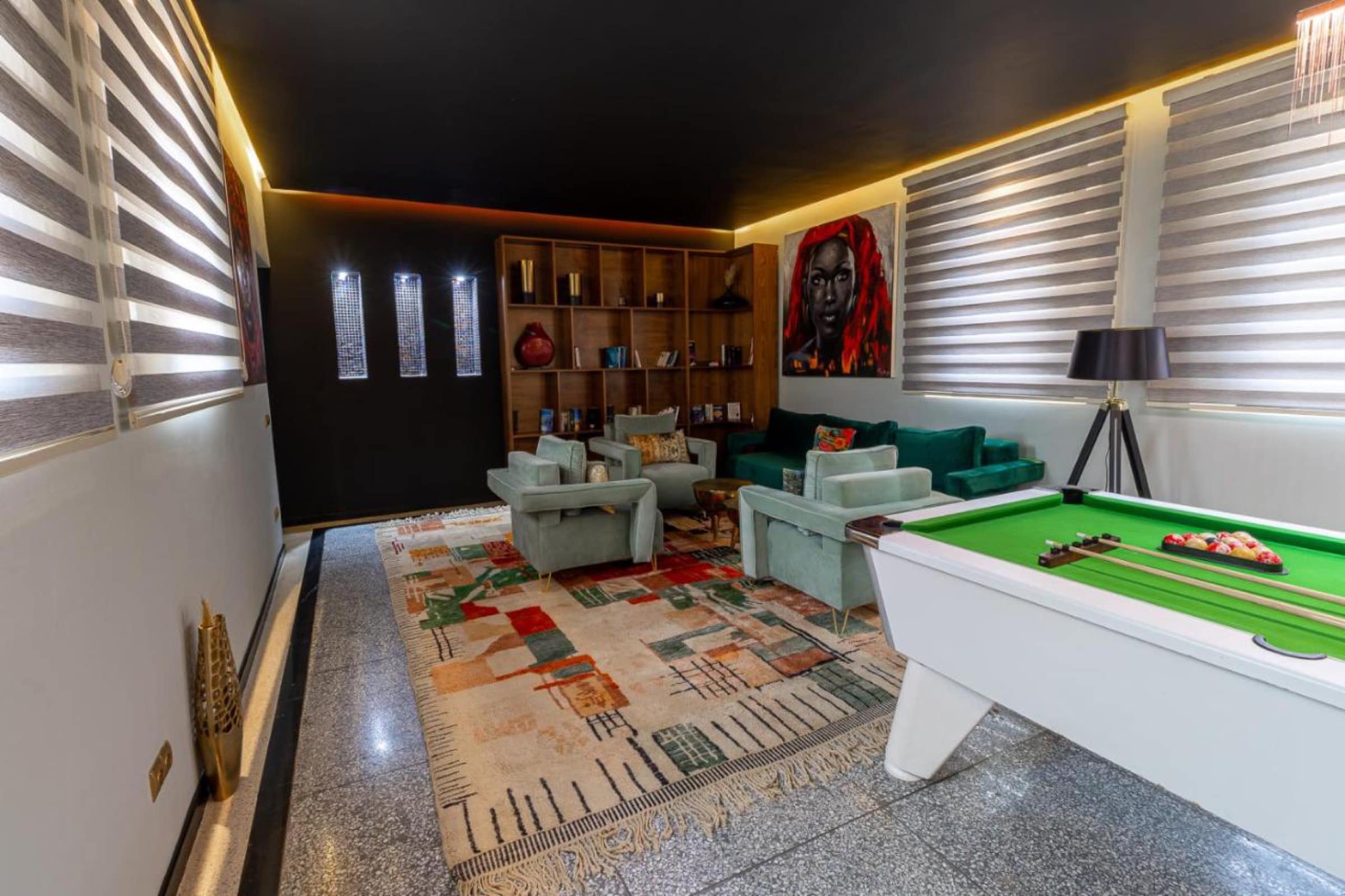 Le salon de jeux, billard et art contemporain
