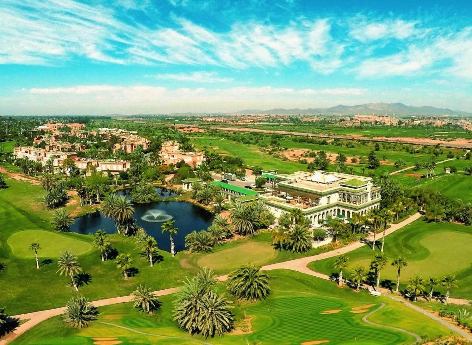 Le domaine vu du ciel, posé sur le golf