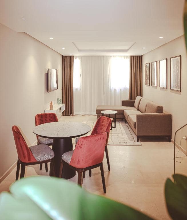 Un appartement, cuisine ouverte sur le salon