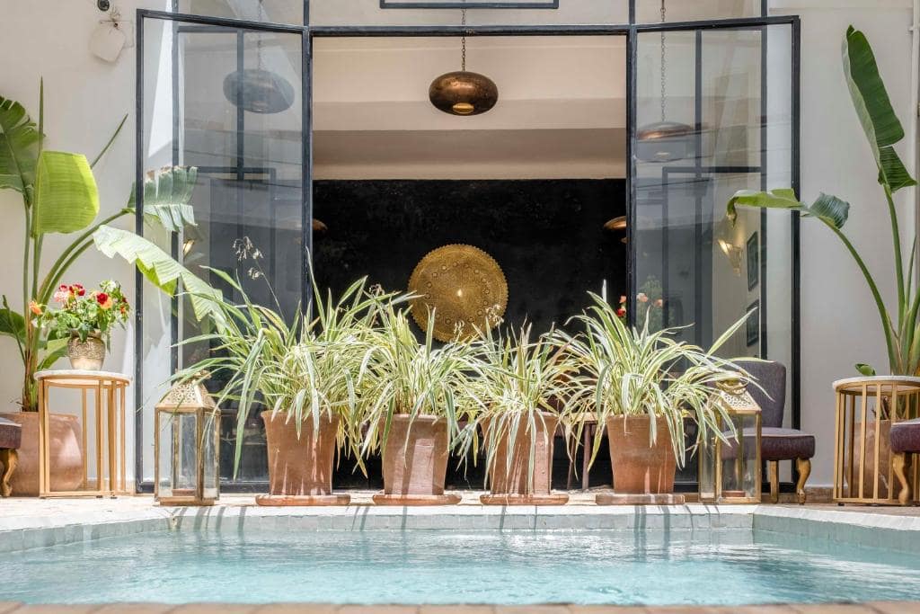 Le bassin du patio, sous la verrière du salon