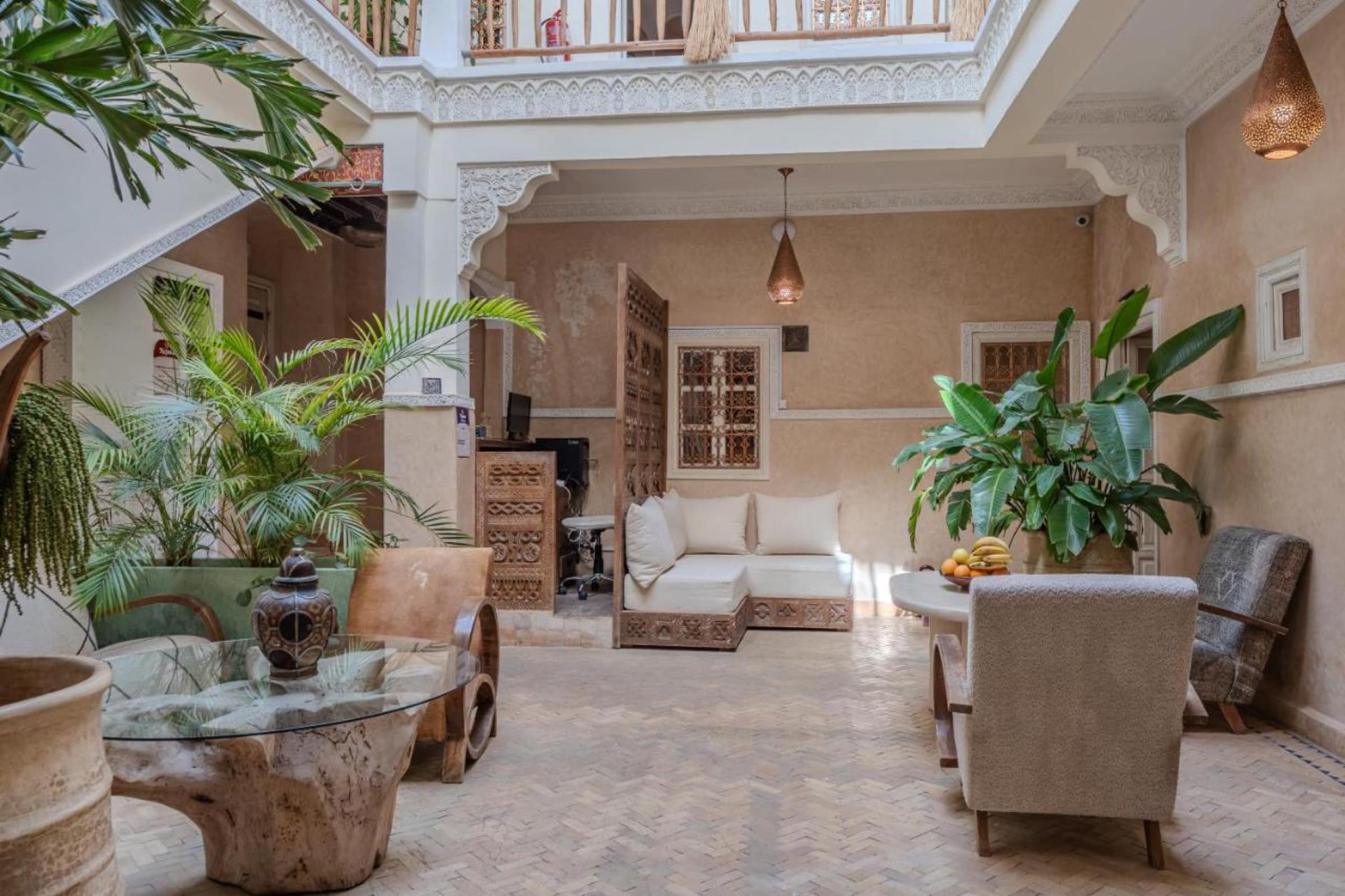 Le patio-salon, tadelakt et plantes