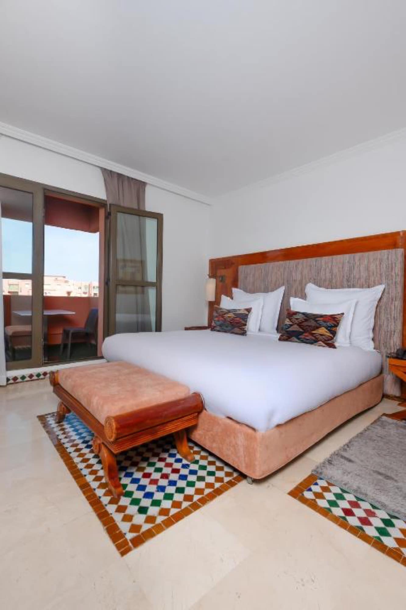 Une chambre avec balcon ou patio