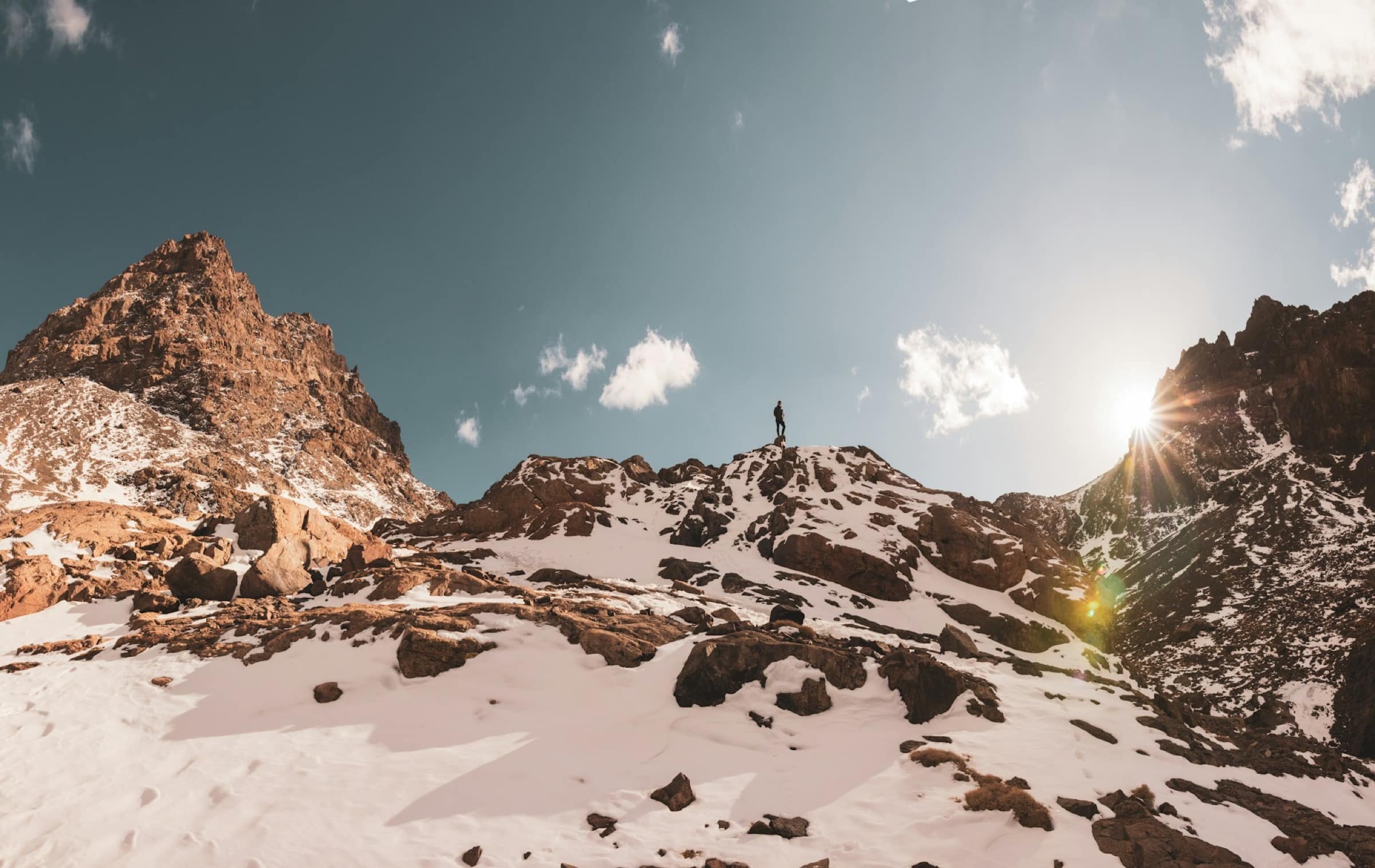 Les crêtes enneigées du massif du Toubkal.