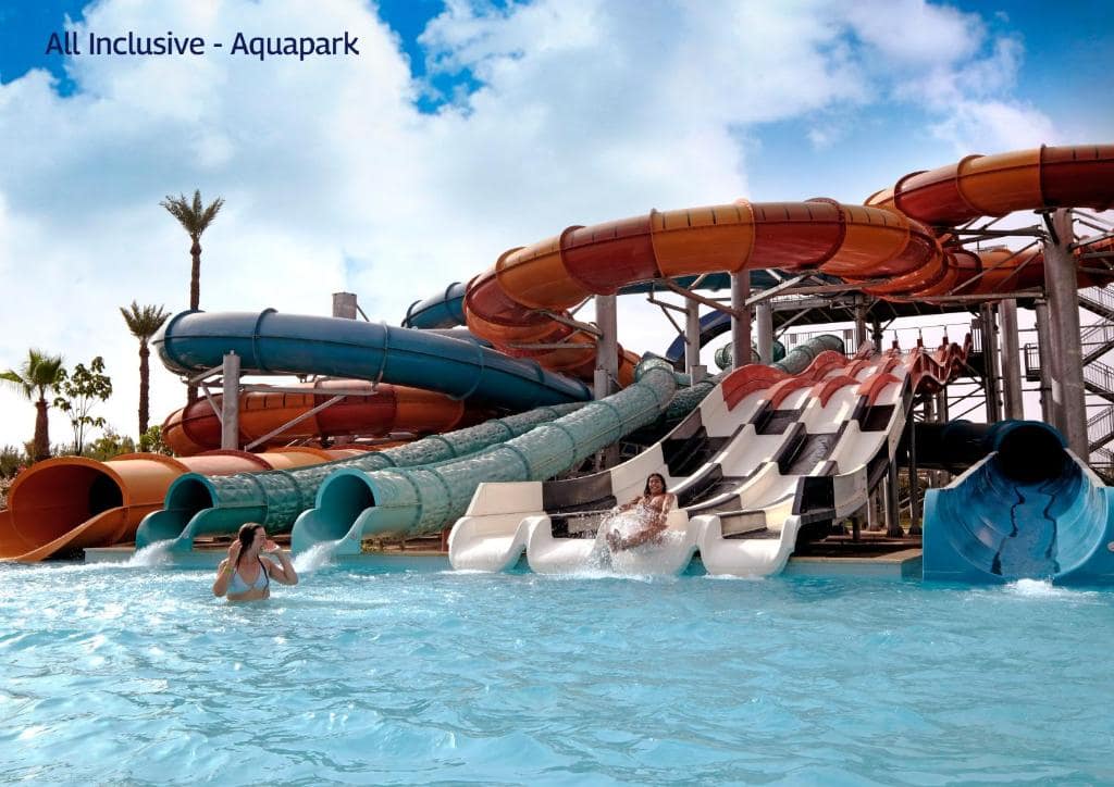 Le parc aquatique et ses toboggans